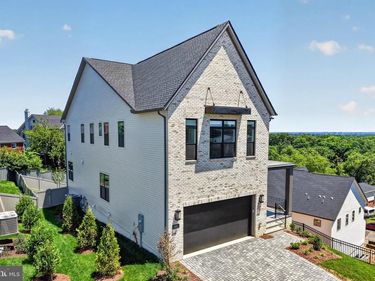 881 N MANCHESTER STREET , ARLINGTON, VA 22205