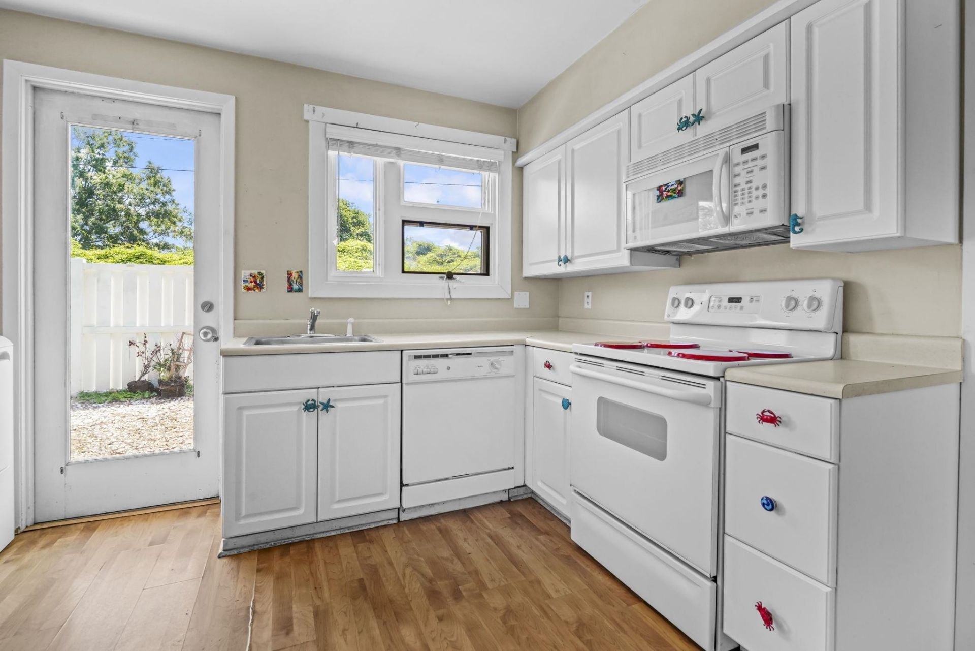 748 Yellowwood Ave.  Photo 10