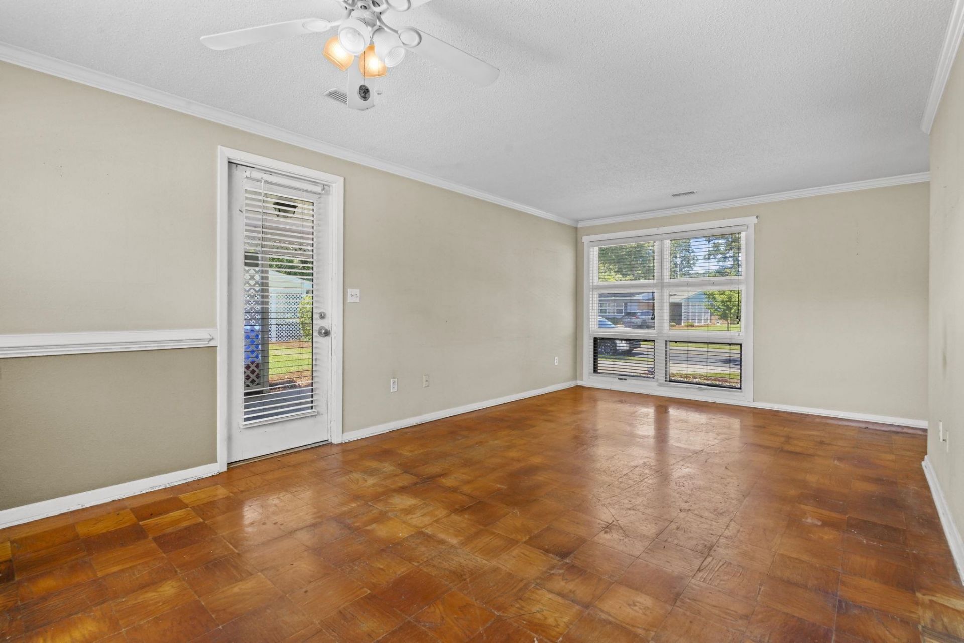 748 Yellowwood Ave.  Photo 4