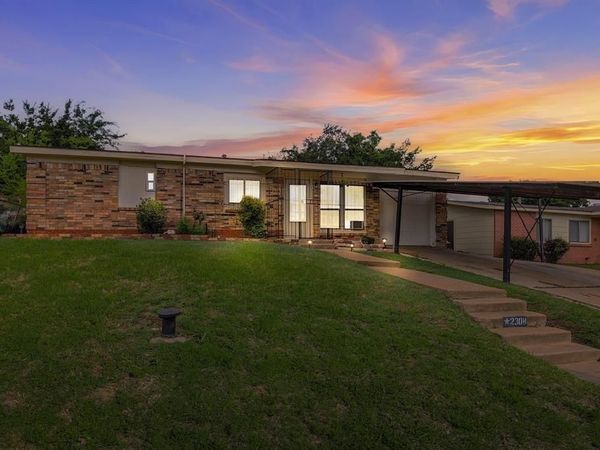 2308 Tanneyhill Lane, Fort Worth, TX 76112