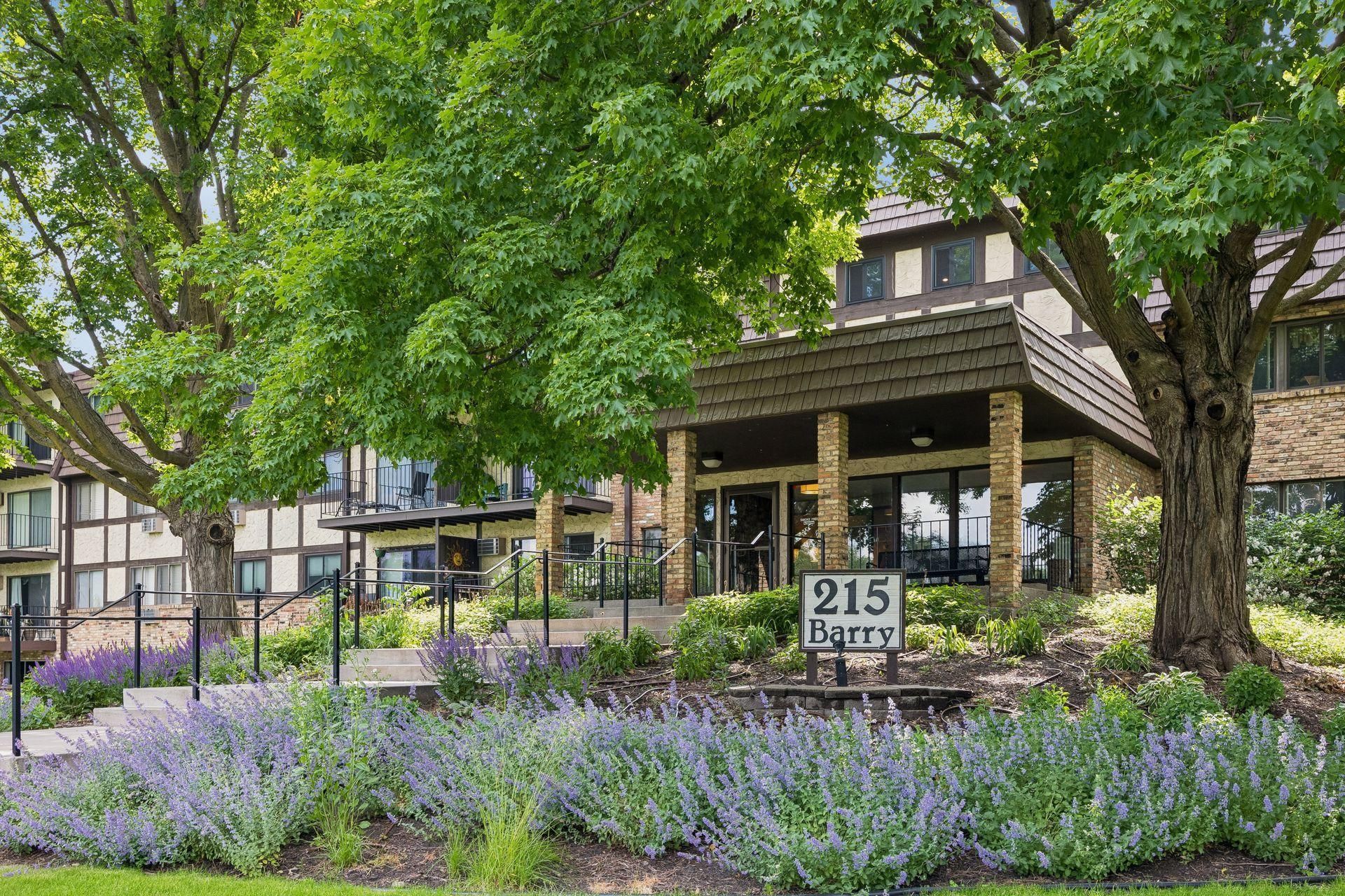 215 Barry Avenue S, Wayzata, MN 55391