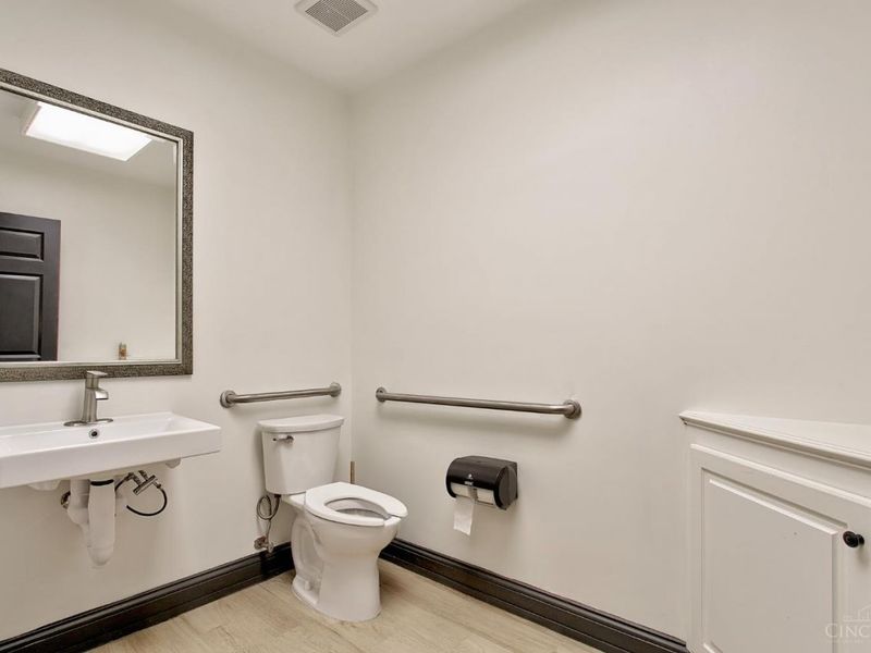 10655 Springfield Pike, Woodlawn, OH 45215 Photo 8