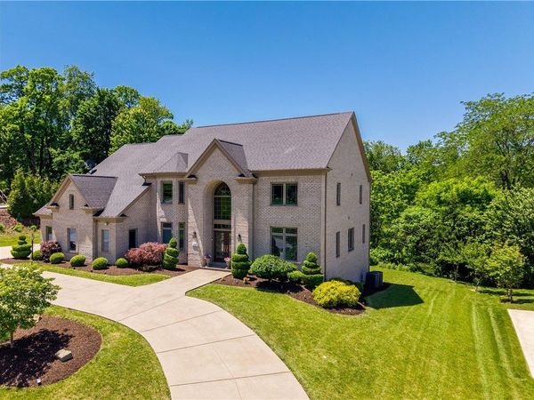 1820 Winchester Dr , Pittsburgh, PA 15241