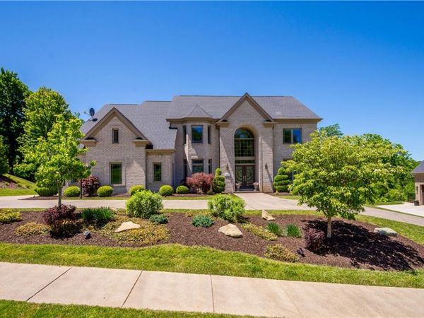 1820 Winchester Dr, Pittsburgh, PA 15241