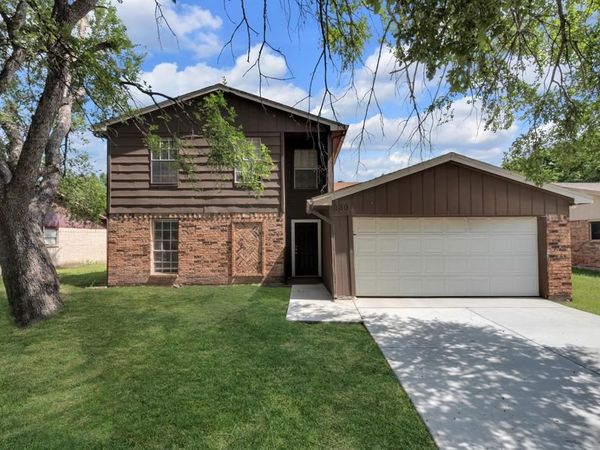 830 Frances Drive, Grand Prairie, TX 75052