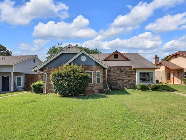 613 Canterbury Street , Euless, TX 76039