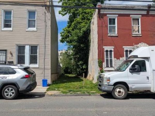 810 N 42ND STREET, PHILADELPHIA, PA 19104