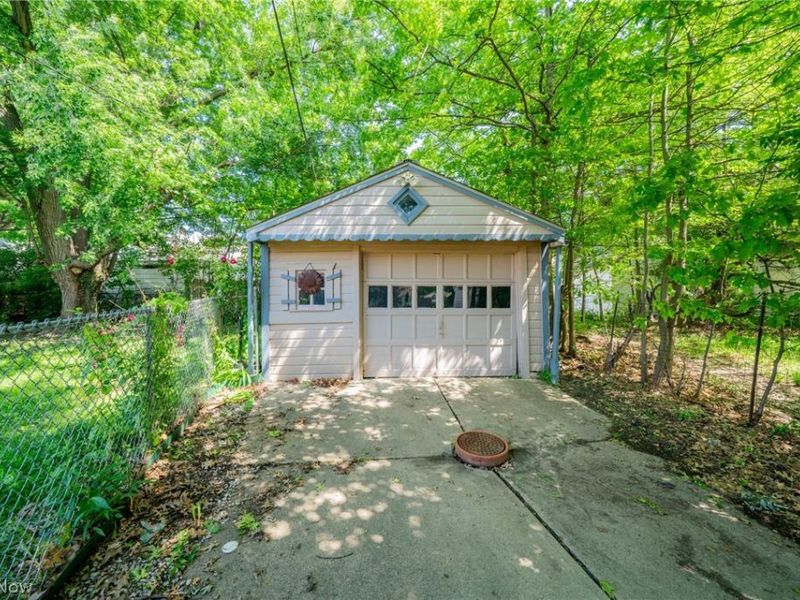 23861 Colbourne, Euclid, OH 44123 Photo 24