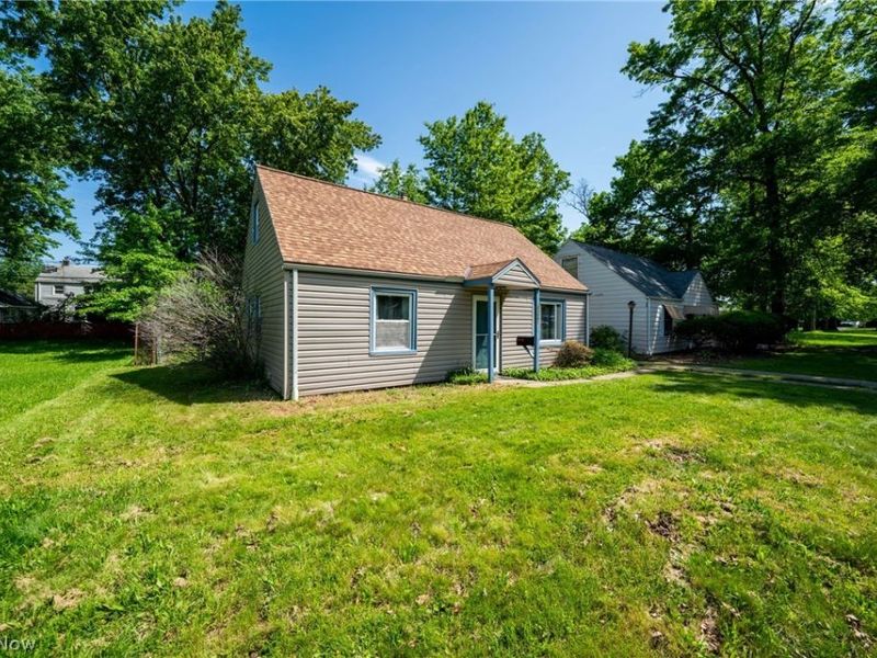 23861 Colbourne, Euclid, OH 44123 Photo 3
