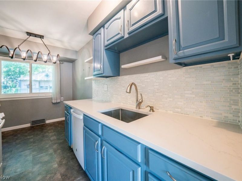 23861 Colbourne, Euclid, OH 44123 Photo 8