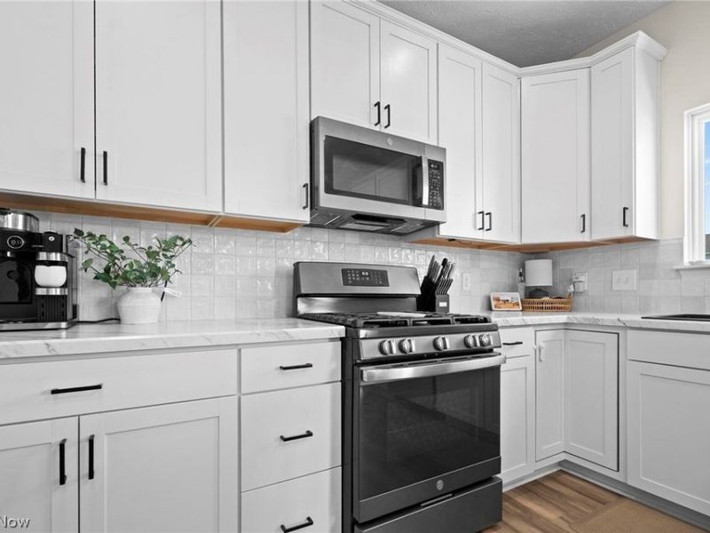 37390 Amber Way, North Ridgeville, OH 44039 Photo 3