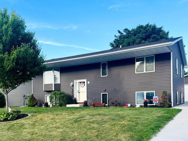 610 3rd Avenue SE, Stewartville, MN 55976