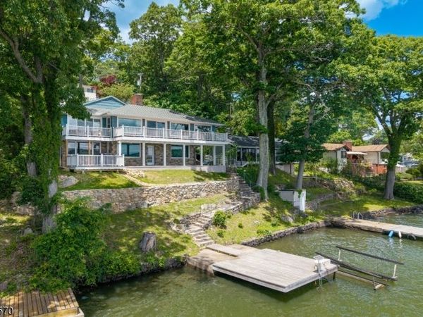 40 Ithanell Rd, Hopatcong, NJ 07843