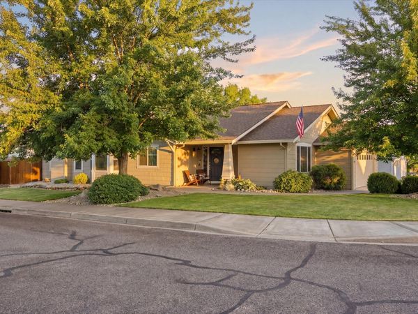 96 Mountain View Drive, Phoenix, OR 97535