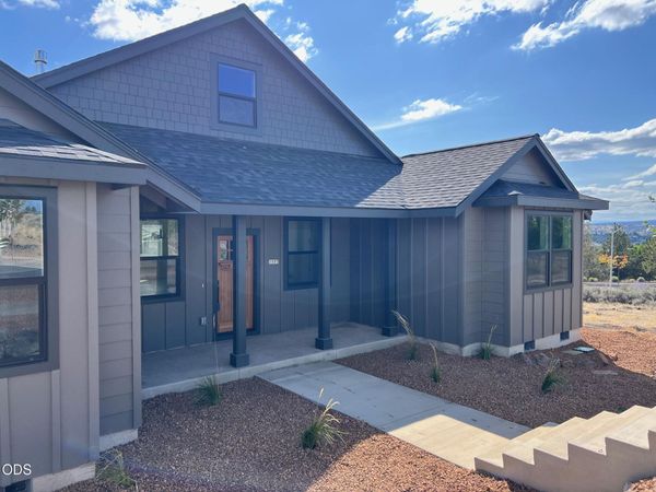 1057 SE Clover Lane, Madras, OR 97741