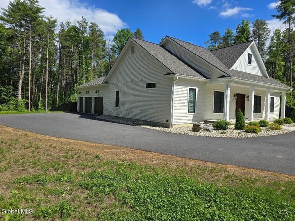 28 South Road, Gansevoort, NY 12831