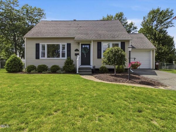 33 Glennon Road, Latham, NY 12110