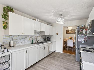 5267 Balmoral Lane, Bloomington, MN 55437