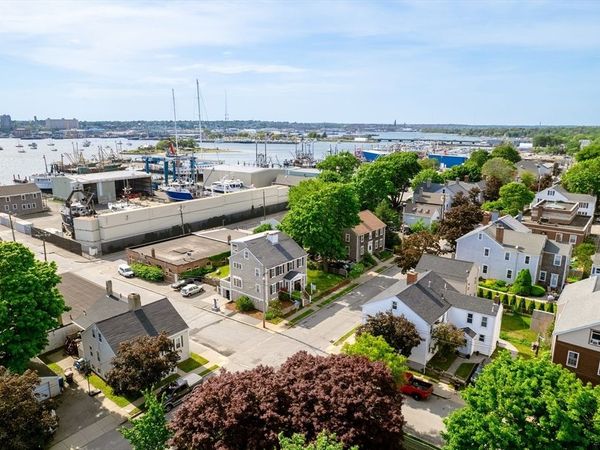 16 Middle St, Fairhaven, MA 02719