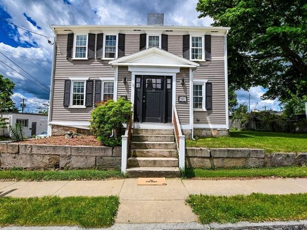16 Middle St, Fairhaven, MA 02719