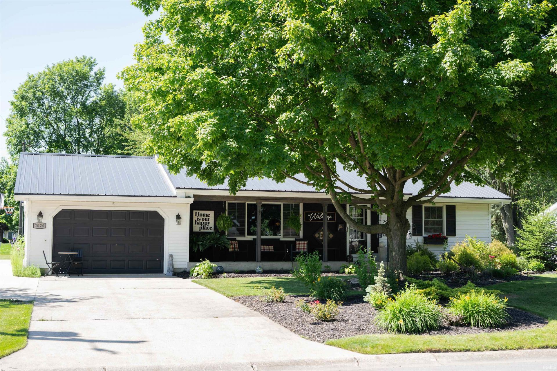 1024 W Water Street, Berne, IN 46711 Main Photo