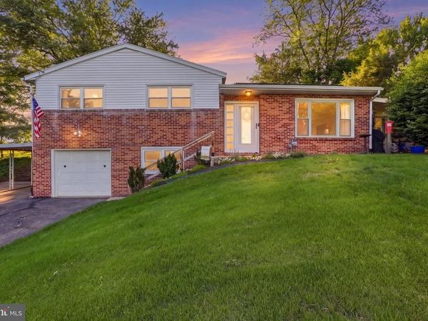 1901 OAKLEY DRIVE, YORK, PA 17408