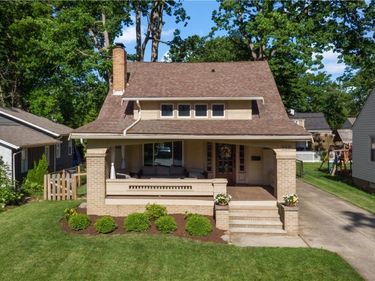 560 Elmwood Road, Bay Village, OH 44140