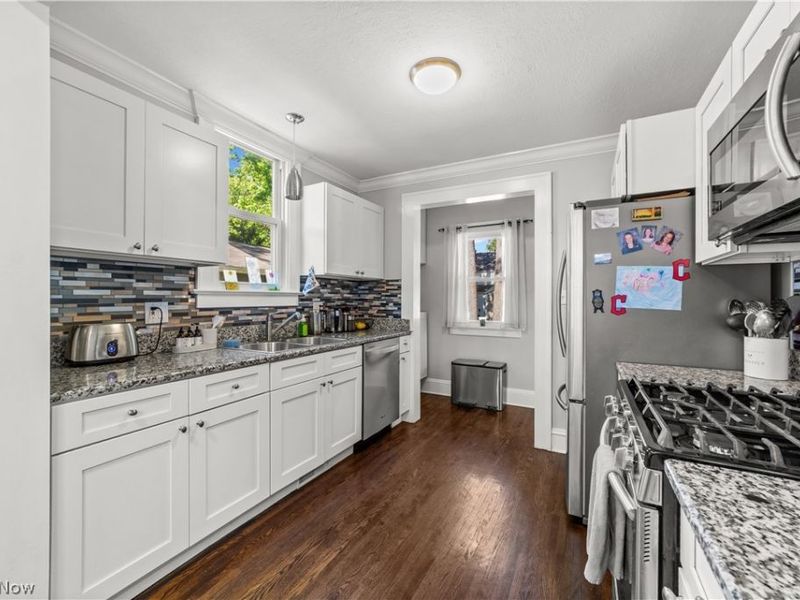 560 Elmwood Road, Bay Village, OH 44140 Photo 11