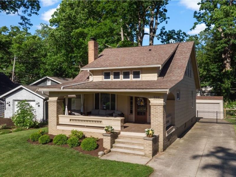 560 Elmwood Road, Bay Village, OH 44140 Photo 2