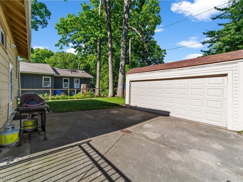 560 Elmwood Road, Bay Village, OH 44140 Photo 4