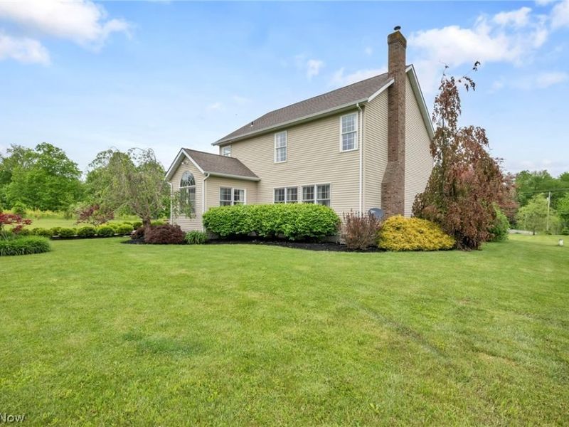 14353 Radcliffe Road, Chardon, OH 44024 Photo 2