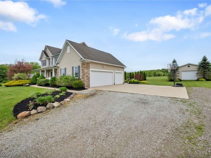 14353 Radcliffe Road, Chardon, OH 44024 Photo 3