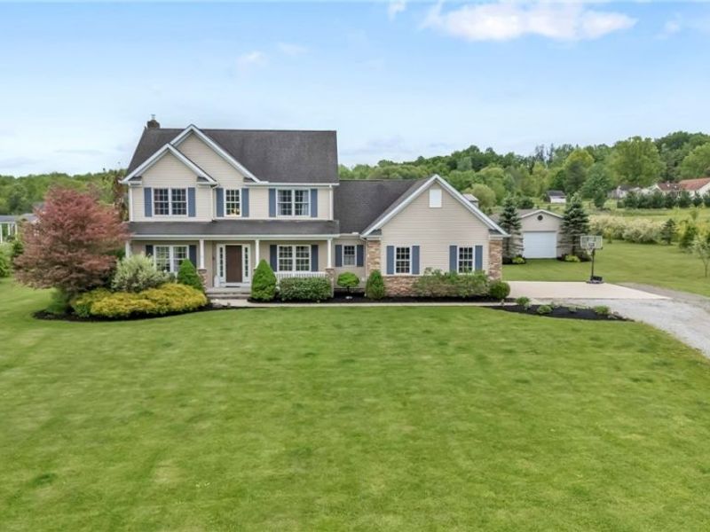 14353 Radcliffe Road, Chardon, OH 44024 Photo 4