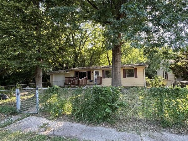 1511 S QUEENS Drive, Peoria, IL 61605