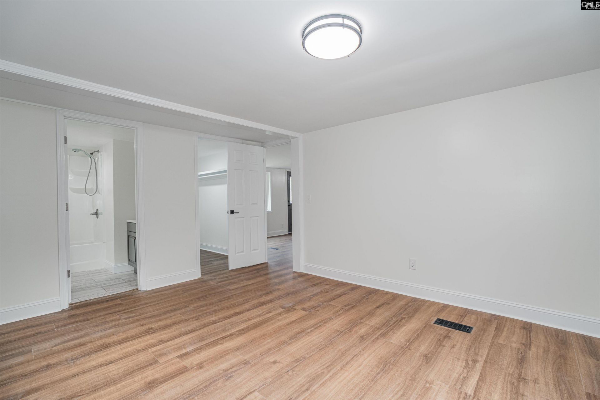 1101 Founders Road Photo 18