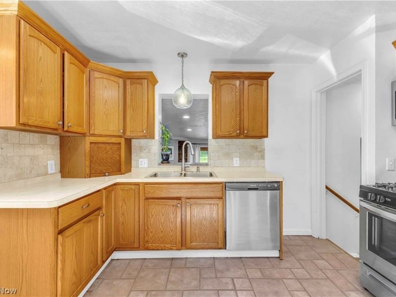 950 E Sprague Road, Broadview Heights, OH 44147 Photo 8