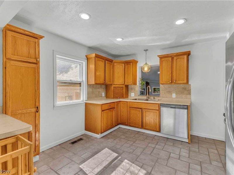 950 E Sprague Road, Broadview Heights, OH 44147 Photo 9