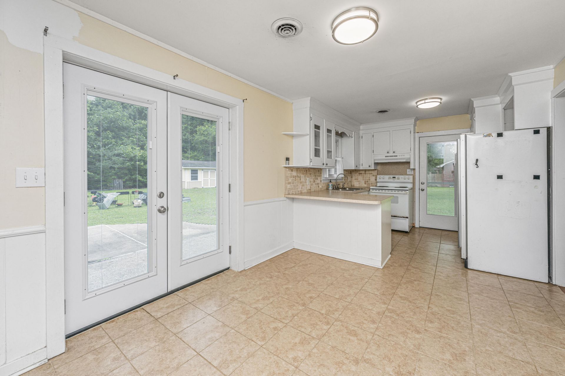 7372 Commodore Road Photo 10