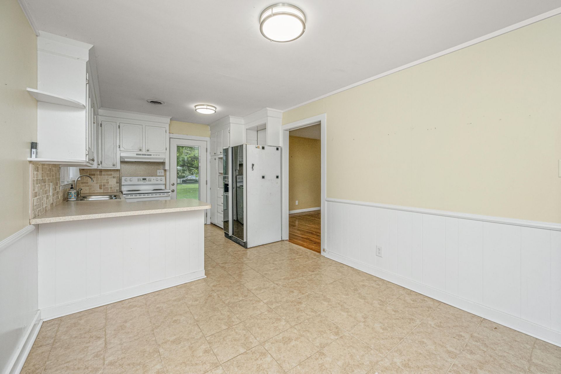 7372 Commodore Road Photo 11