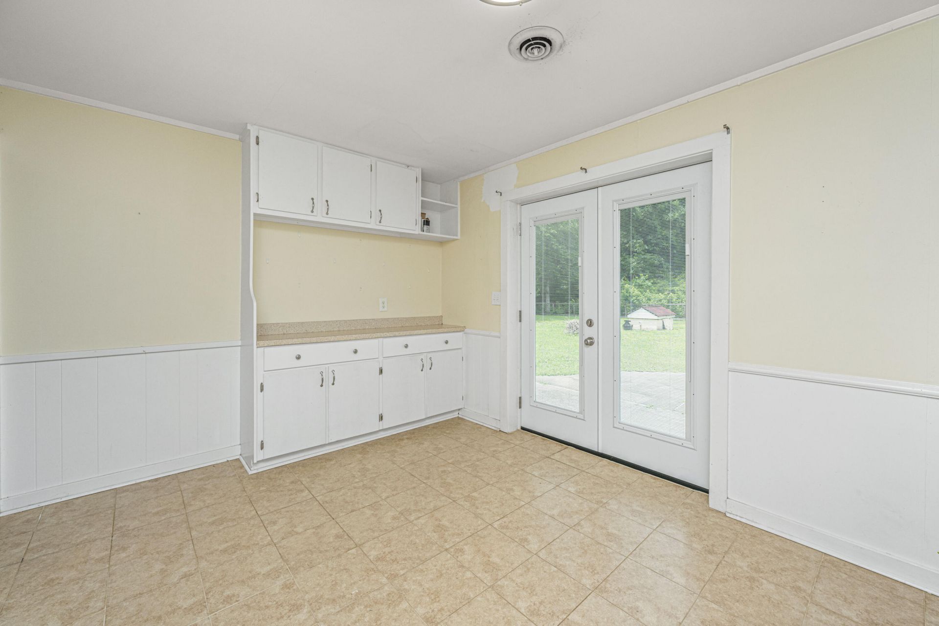 7372 Commodore Road Photo 12