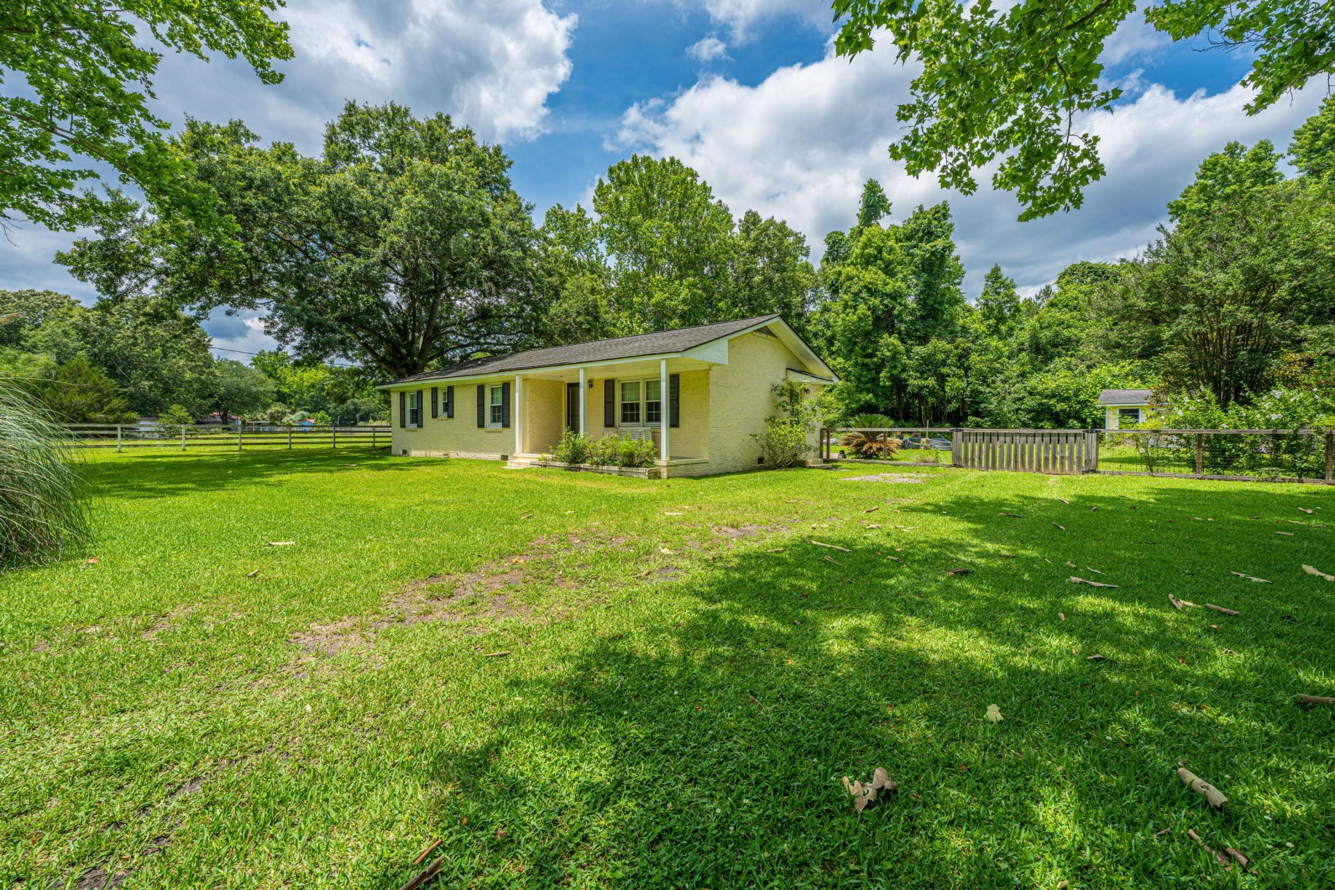 7372 Commodore Road Photo 3