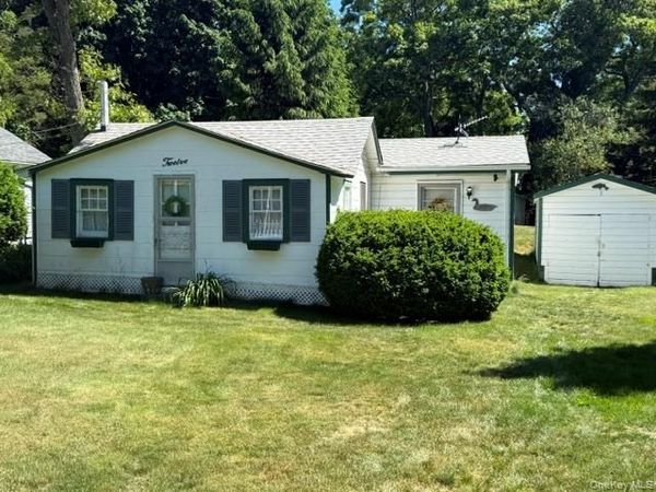 12 Midvale Avenue , Farmingville, NY 11738