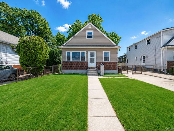124 Washington Avenue , Valley Stream, NY 11580