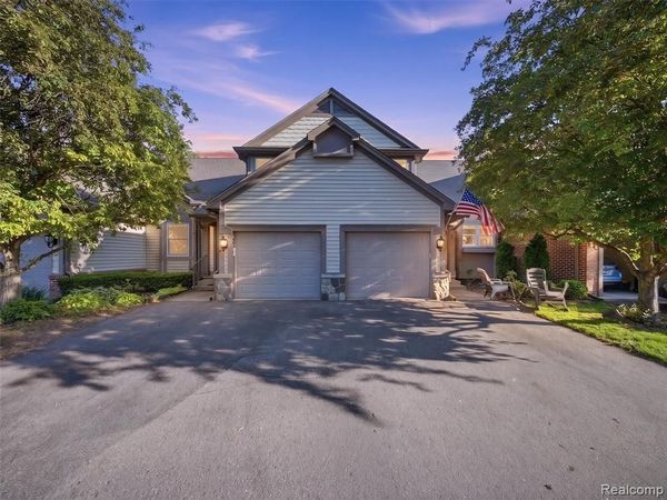426 Oak Run Court , Royal Oak, MI 48073