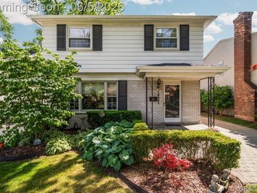 10065 Hart Avenue, Huntington Woods, MI 48070