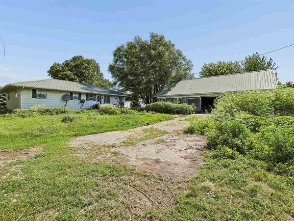 1742 520th Ave, Deep River, IA 52222