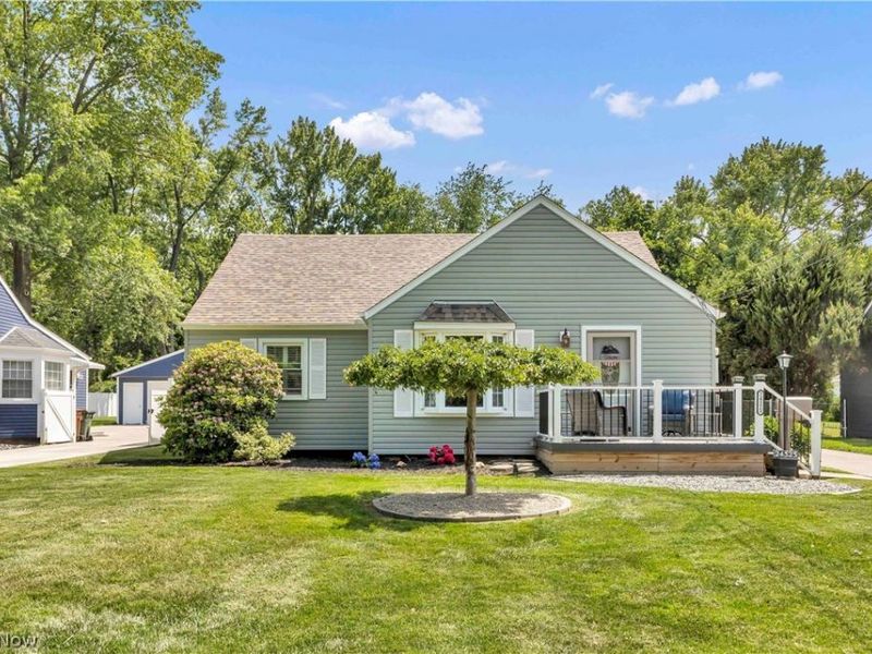 24323 Smith Avenue, Westlake, OH 44145 Photo 2