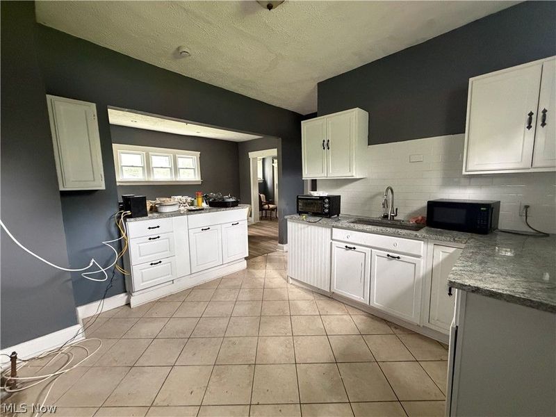 1105 Lakeview Road, Cleveland, OH 44108 Photo 4