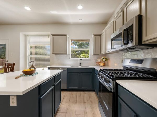 1104 Henderson DR, Leander, TX 78641
