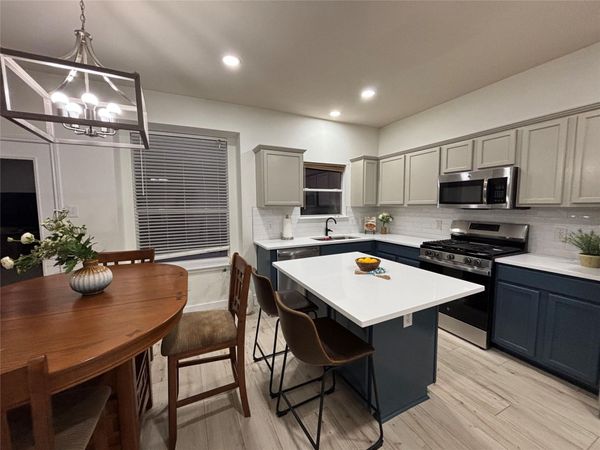 1104 Henderson DR , Leander, TX 78641